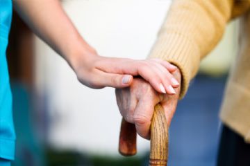 Anziani in mente, oltre la memoria: promuovere le competenze sociali 